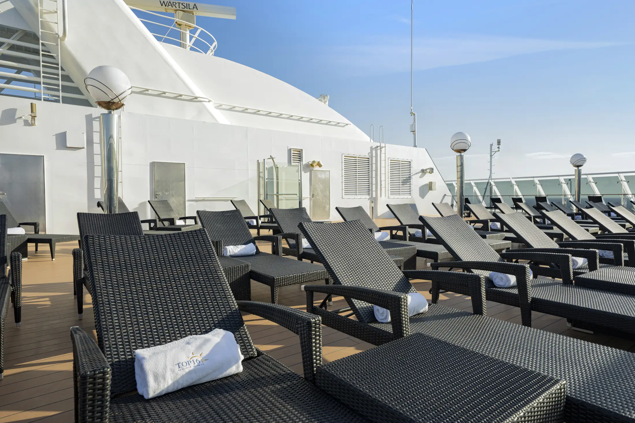 Sundeck with lounge chairs for Yacht Club members